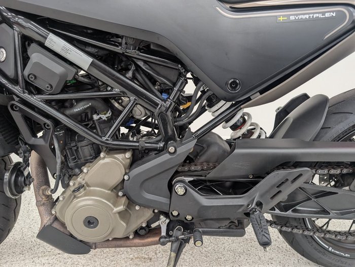 2022 HUSQVARNA SVARTPILEN 401 Black