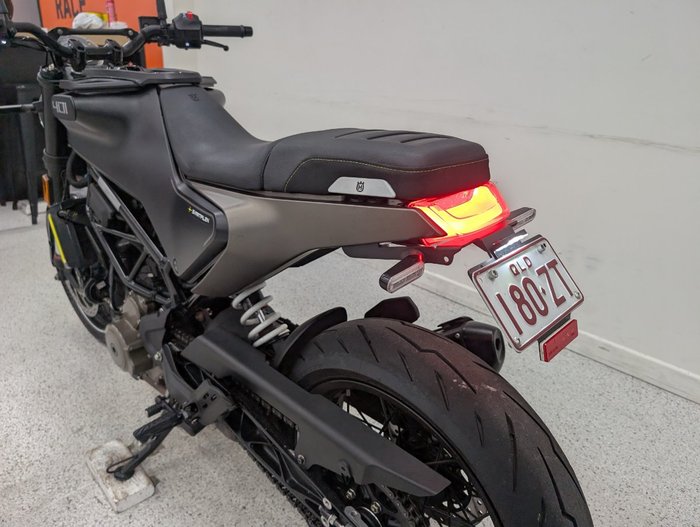 2022 HUSQVARNA SVARTPILEN 401 Black