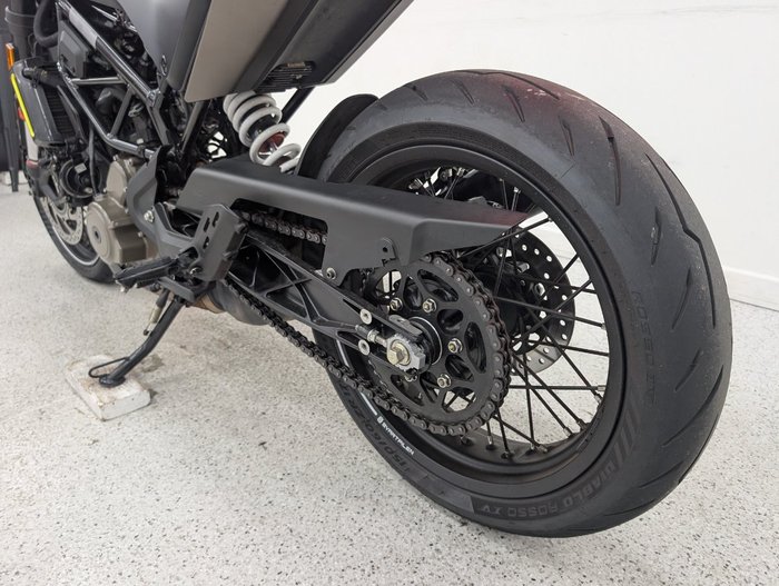 2022 HUSQVARNA SVARTPILEN 401 Black