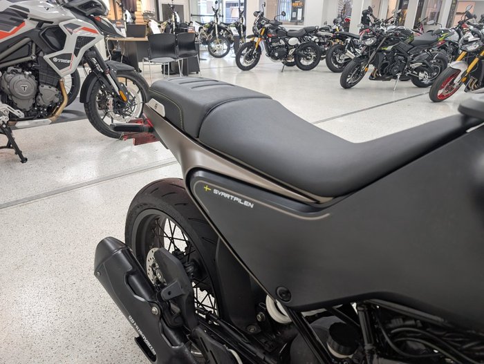 2022 HUSQVARNA SVARTPILEN 401 Black