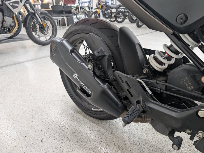 2022 HUSQVARNA SVARTPILEN 401 Black