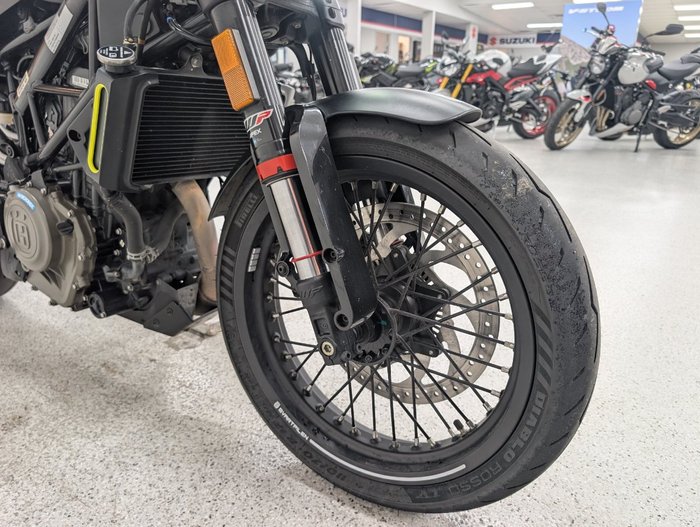 2022 HUSQVARNA SVARTPILEN 401 Black