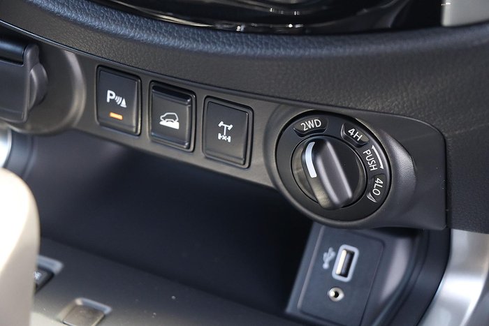 2025 Nissan Navara ST