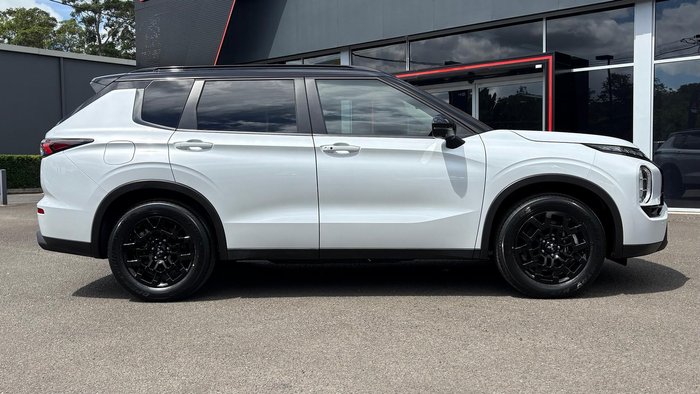 2025 Mitsubishi Outlander LS