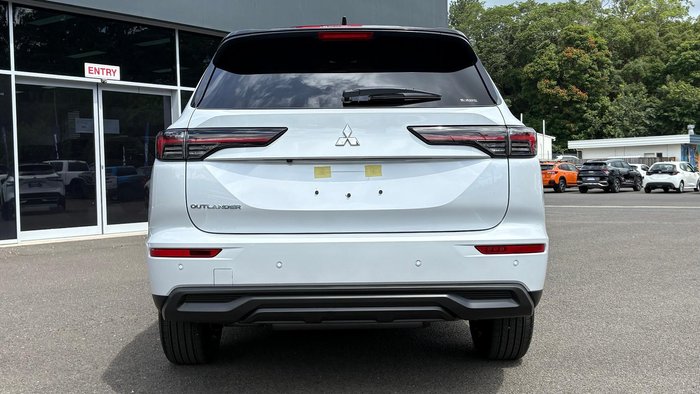 2025 Mitsubishi Outlander LS