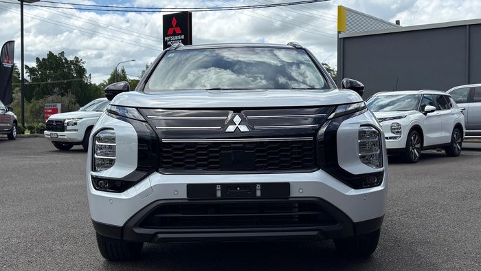 2025 Mitsubishi Outlander LS