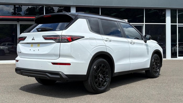 2025 Mitsubishi Outlander LS