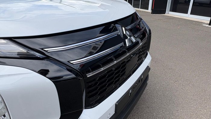 2025 Mitsubishi Outlander LS