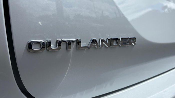 2025 Mitsubishi Outlander LS