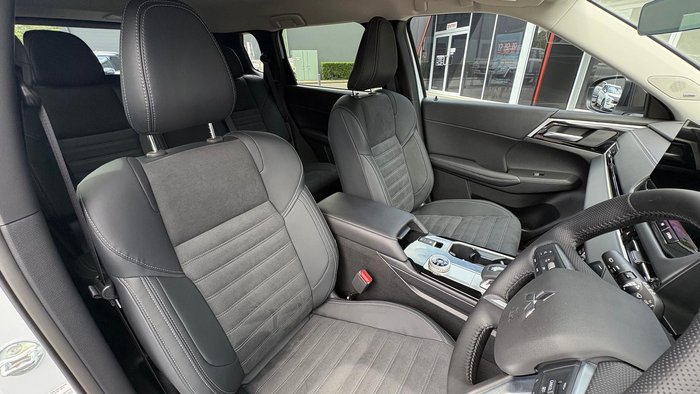 2025 Mitsubishi Outlander LS