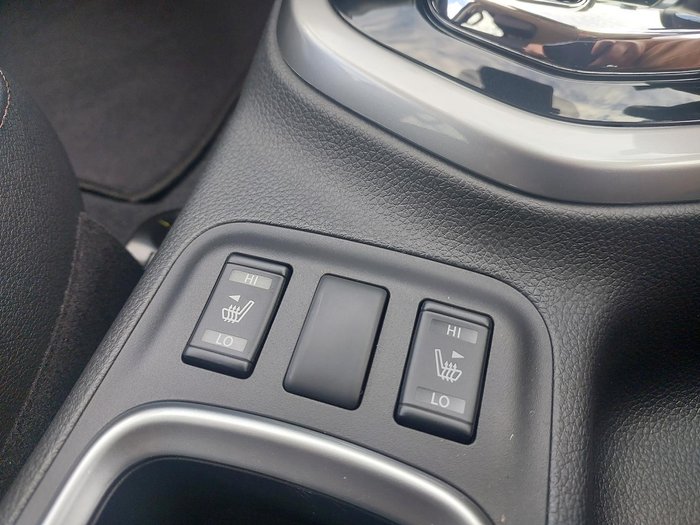 2025 Nissan Navara ST-X