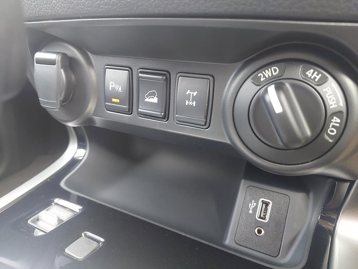 2025 Nissan Navara ST-X