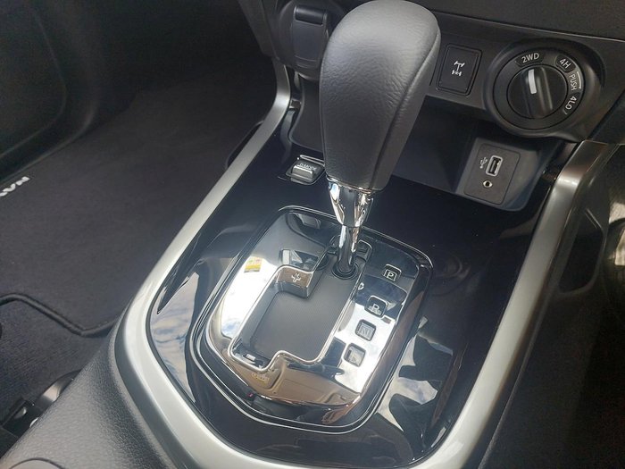 2025 Nissan Navara ST-X