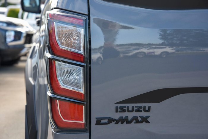 2025 Isuzu D-MAX BLADE