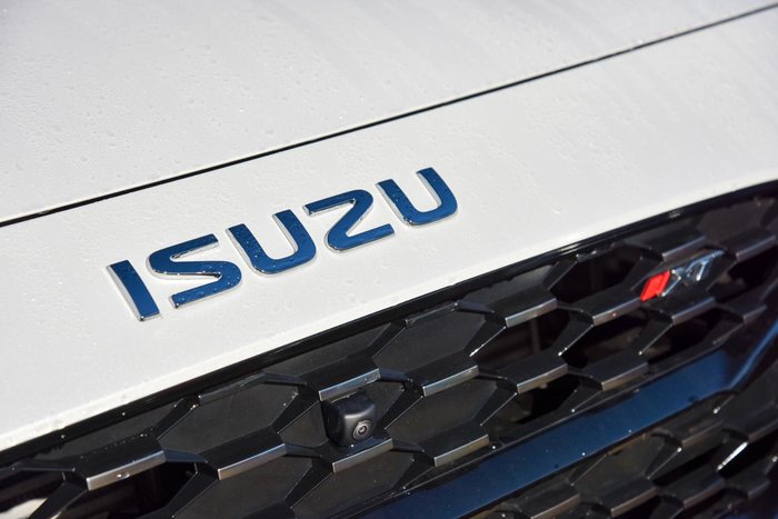 2025 Isuzu MU-X X-TERRAIN