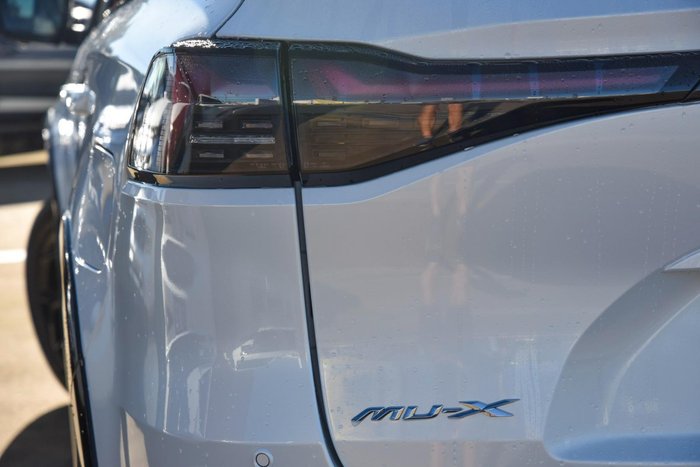 2025 Isuzu MU-X X-TERRAIN