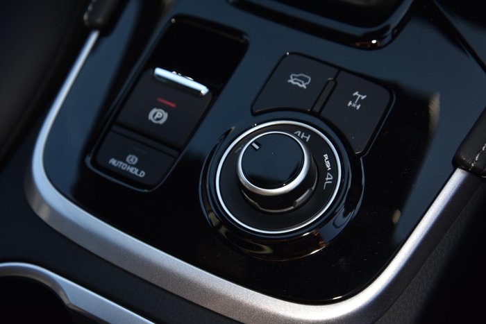 2025 Isuzu MU-X LS-T