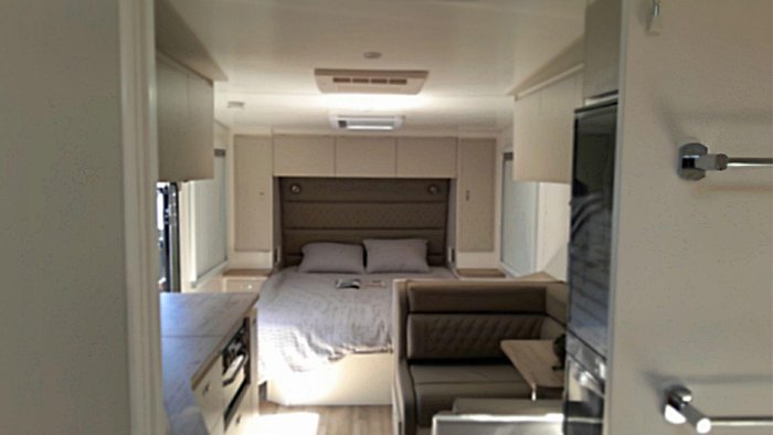 2025 Essential Caravans A Class V7-7 21'8