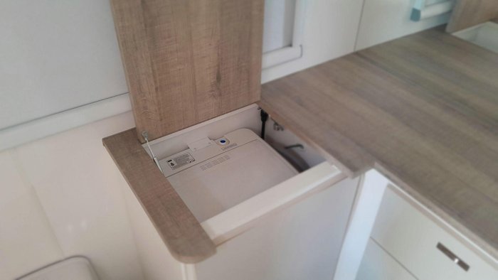 2025 Essential Caravans A Class V7-7 21'8