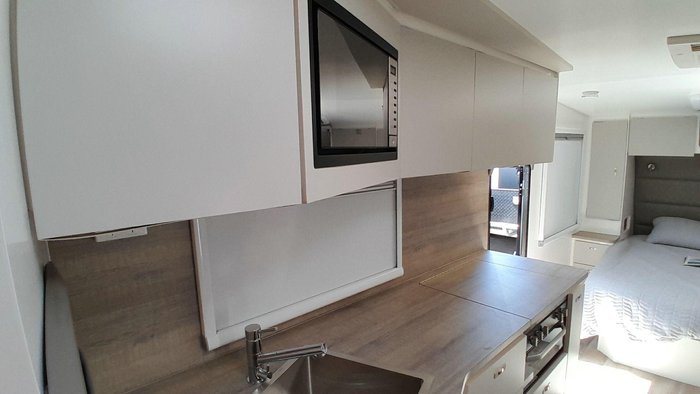 2025 Essential Caravans A Class V7-7 21'8