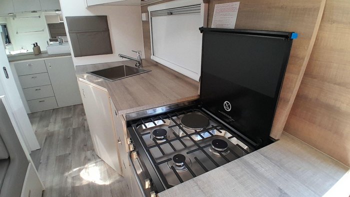 2025 Essential Caravans A Class V7-7 21'8