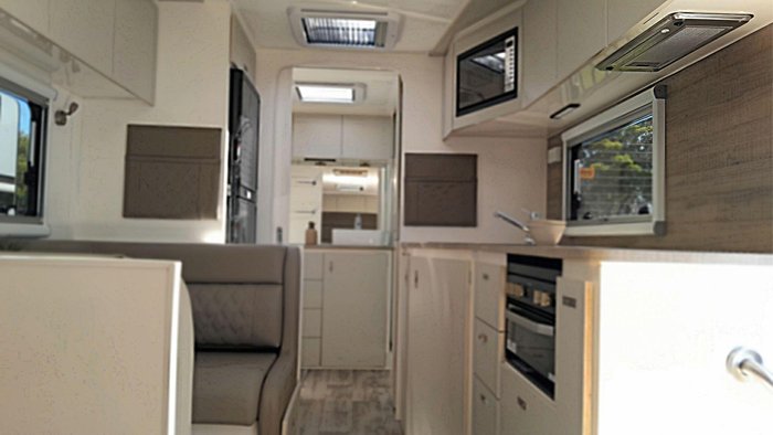 2025 Essential Caravans A Class V7-7 21'8