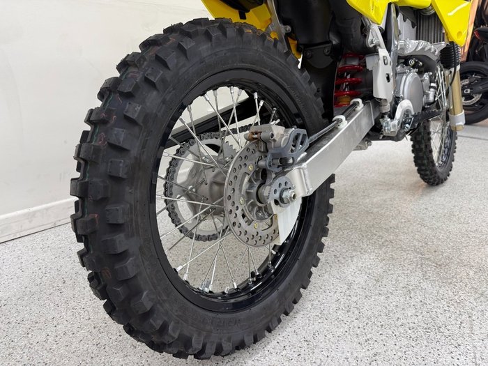 2025 Suzuki 2025 Suzuki 400CC DR-Z400EM2 Enduro Yellow