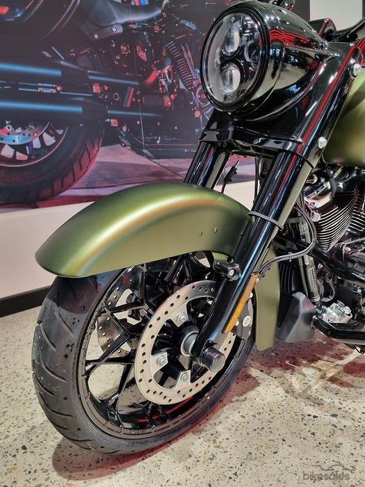 2022 Harley-Davidson Road King Special 114 (FLHRXS) Touring Green