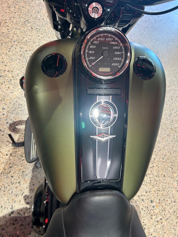 2022 Harley-Davidson Road King Special 114 (FLHRXS) Touring Green