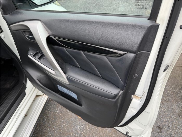 2016 MITSUBISHI PAJERO SPORT GLS (4x4)