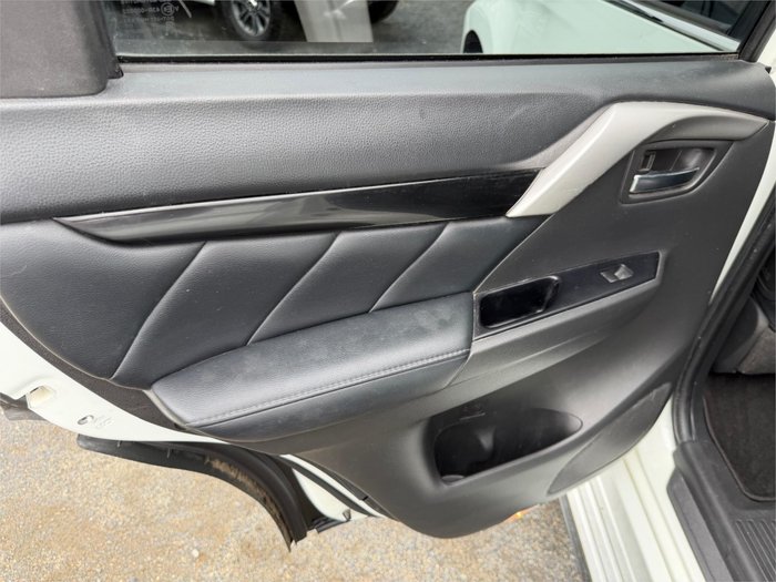 2016 MITSUBISHI PAJERO SPORT GLS (4x4)