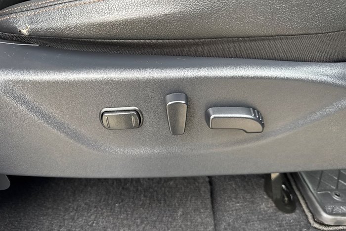 2021 Nissan Navara ST-X