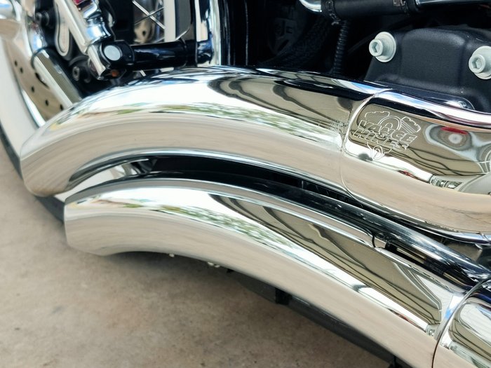 2016 HARLEY-DAVIDSON SOFTAIL DELUXE 1690 (FLSTN) ROAD BLACK