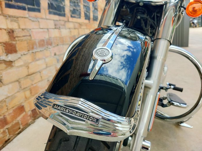 2016 HARLEY-DAVIDSON SOFTAIL DELUXE 1690 (FLSTN) ROAD BLACK