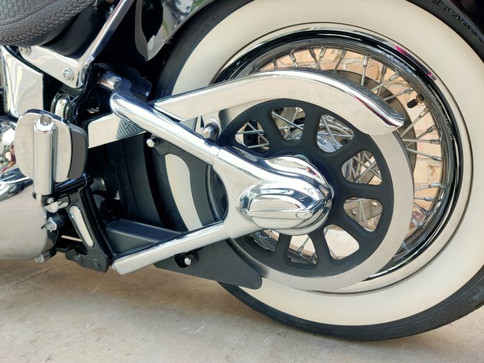 2016 HARLEY-DAVIDSON SOFTAIL DELUXE 1690 (FLSTN) ROAD BLACK