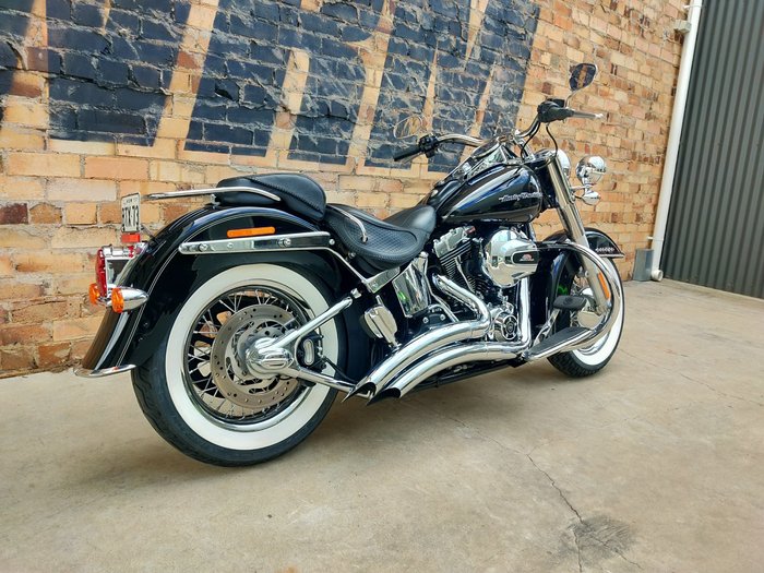 2016 HARLEY-DAVIDSON SOFTAIL DELUXE 1690 (FLSTN) ROAD BLACK