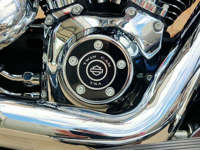 2016 HARLEY-DAVIDSON SOFTAIL DELUXE 1690 (FLSTN) ROAD BLACK