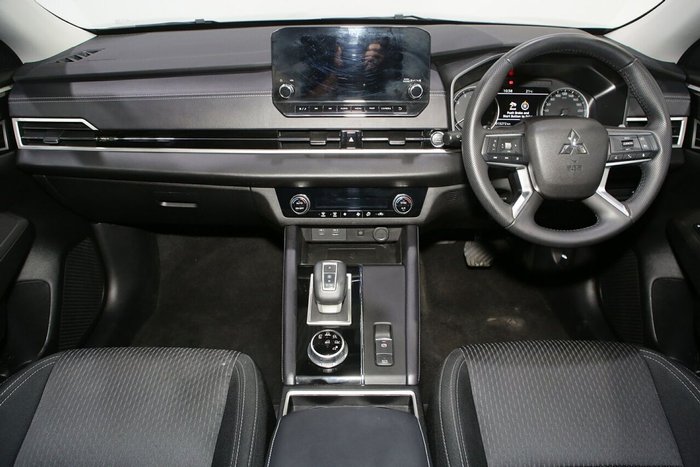 2025 Mitsubishi Outlander LS