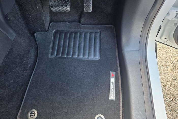 2021 MG ZST Core MY21 York White