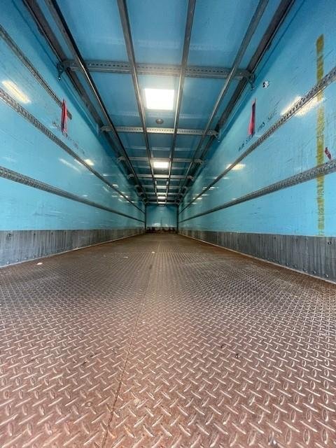 2004 Maxitrans 22P Dry Van Red