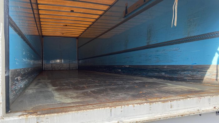 2014 Maxitrans 18P Dry Van White