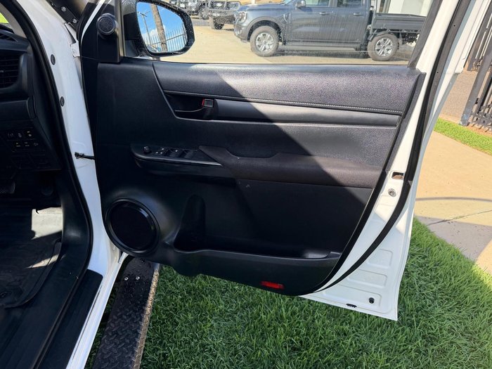 2022 Toyota Hilux SR