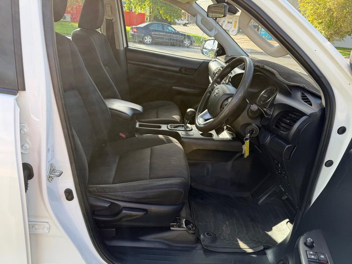 2022 Toyota Hilux SR