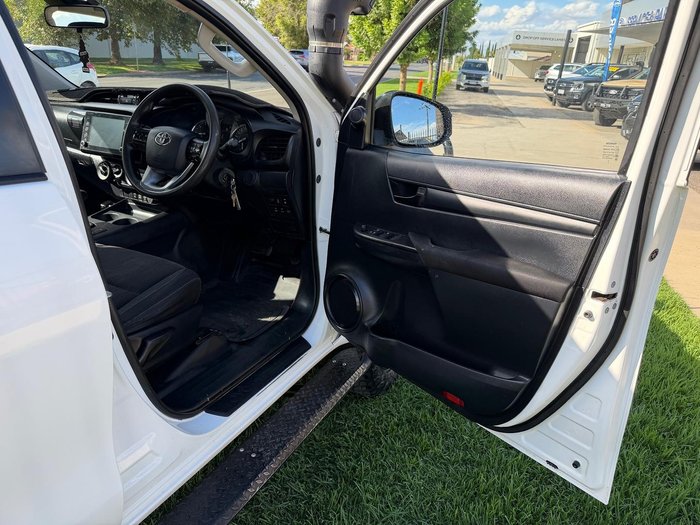 2022 Toyota Hilux SR