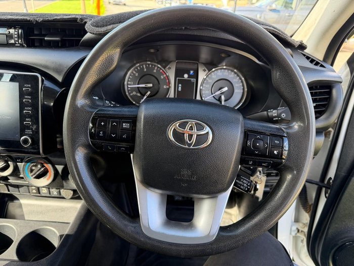 2022 Toyota Hilux SR