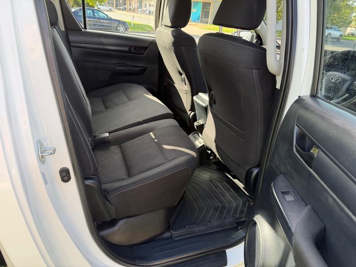 2022 Toyota Hilux SR