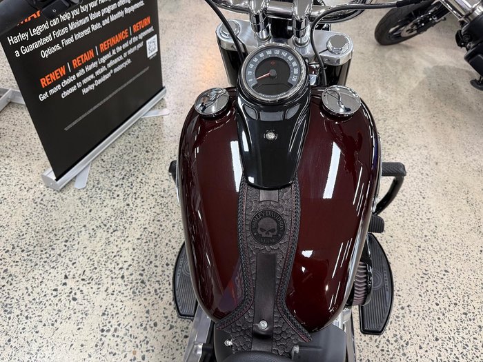 2021 Harley-Davidson Slim 107 (FLSL) Softail Maroon