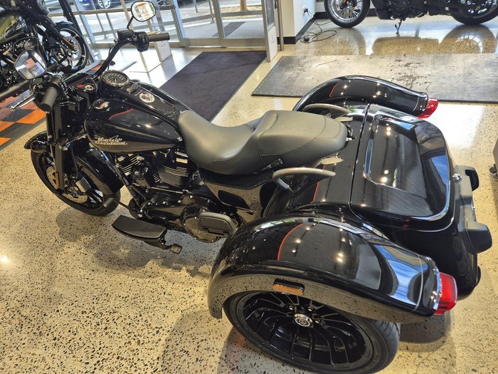 2025 Harley-Davidson Freewheeler 114 (FLRT) Freewheeler Black