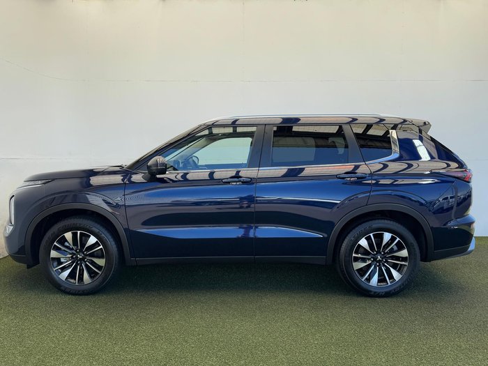 2025 Mitsubishi Outlander LS