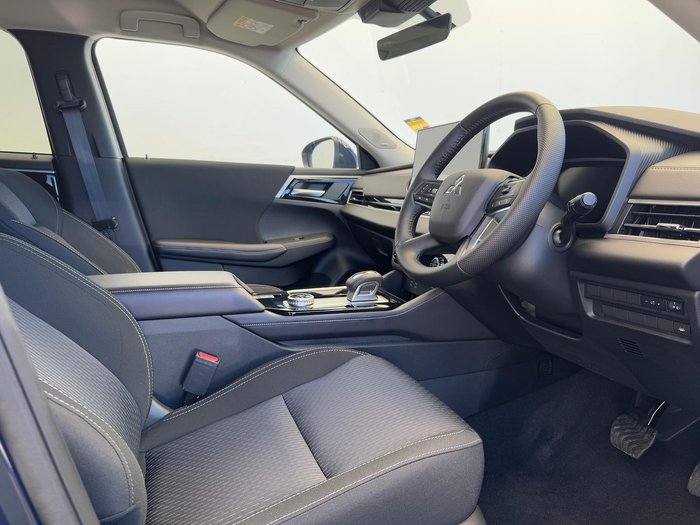 2025 Mitsubishi Outlander LS